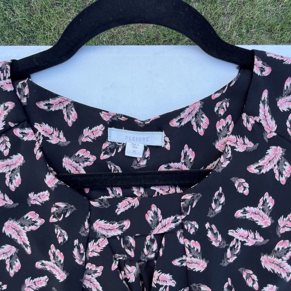 Pleione Size M Tunic Blouse w/ pink & white feather print - Picture 3 of 12